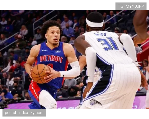 坎宁安低位背打技术精湛 利用身材优势形成错位攻击